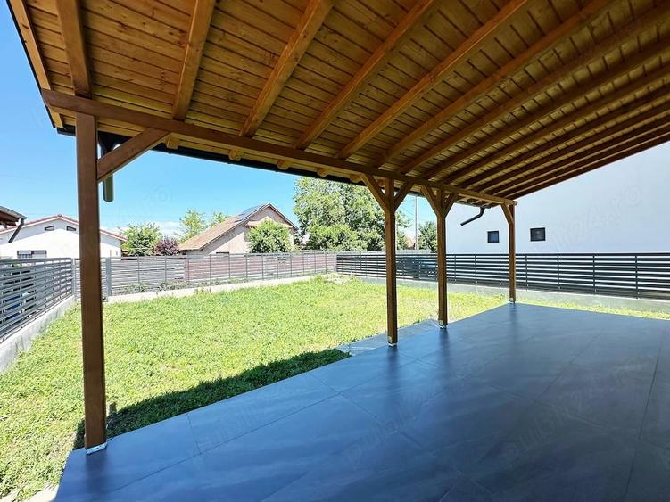 Casă cu 5 camere cu Teren 500 Mp în Căpățânești
