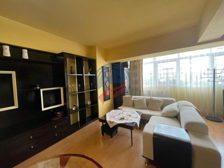 Apartament cu 3 camere semidecomandat în Central