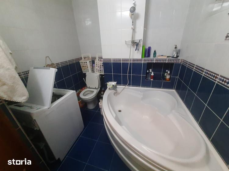 Apartament cu 3 camere decomandat în Drumul Taberei