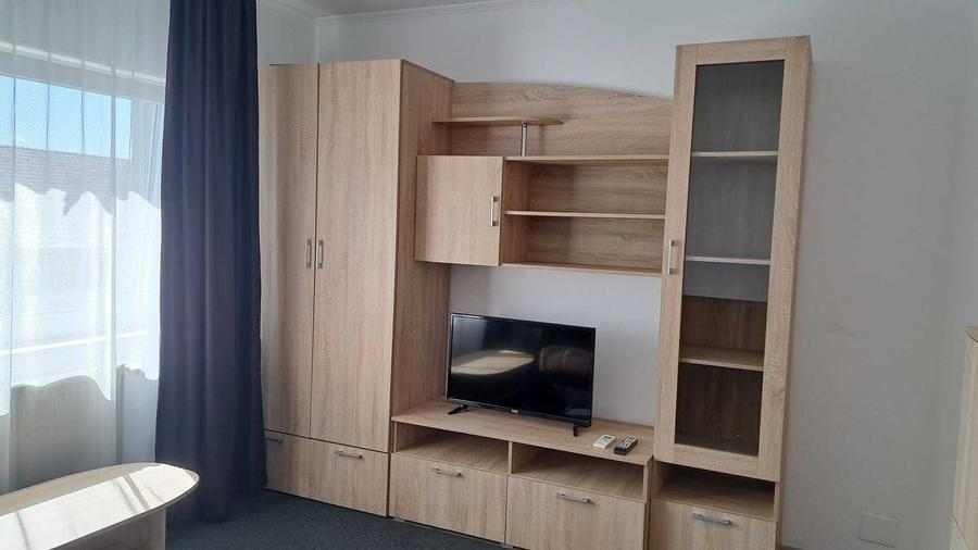 Garsonieră decomandată în Decebal
