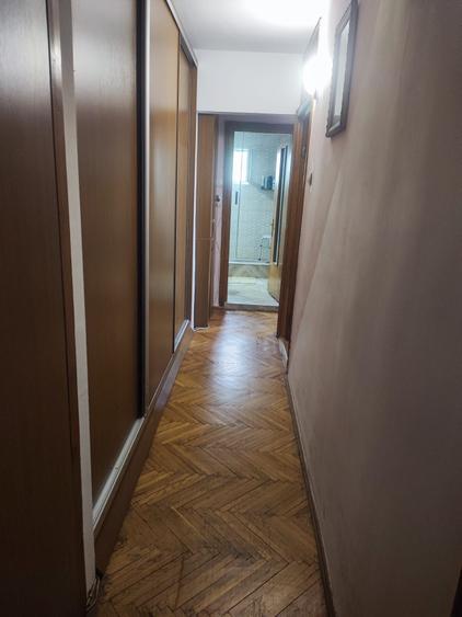Apartament cu 3 camere decomandat în Nufărul