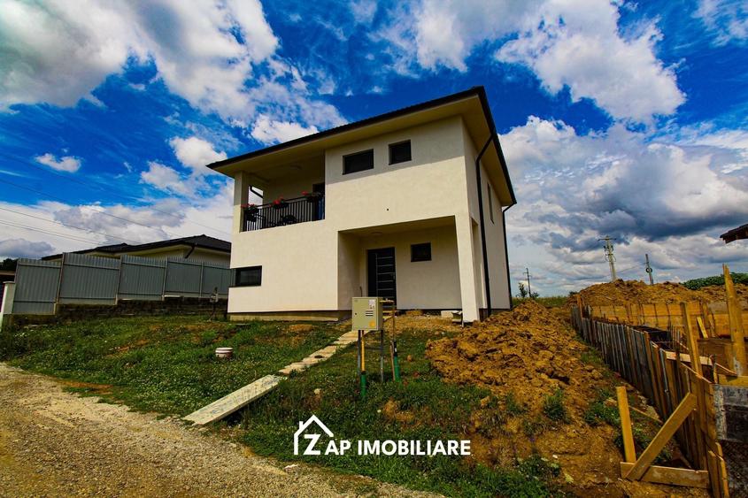 Casă individuală cu 5 camere cu Canalizare în Corunca