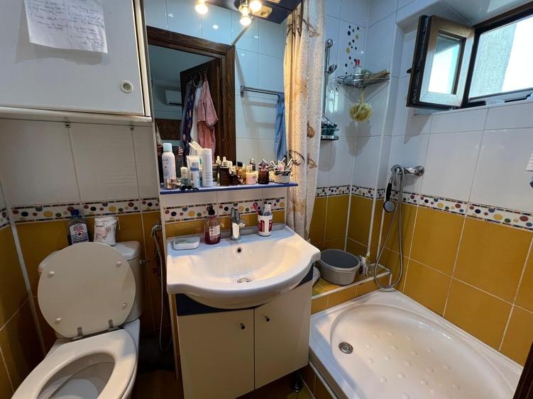 Apartament cu 4 camere decomandat în Iancului