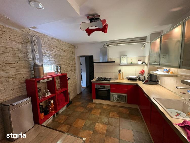 Apartament cu 5 camere în Tomis I