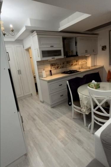 Apartament cu 2 camere decomandat în Palat