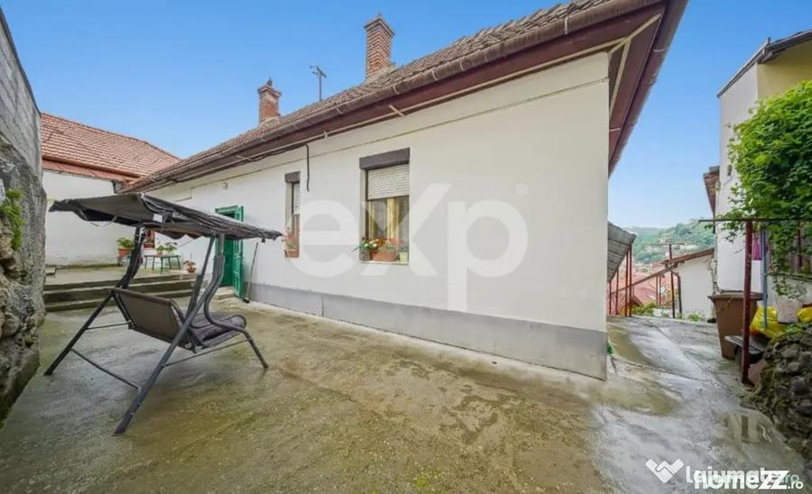 Casă cu 5 camere cu Teren 355 Mp în Schei