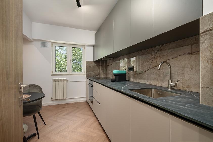 Apartament cu 2 camere semidecomandat, mobilat în Universitate