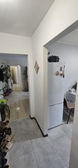 Apartament cu 3 camere semidecomandat în Central