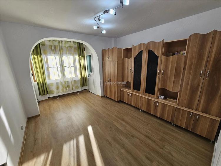 Apartament cu 2 camere decomandat în Cuptoare (Reșița)