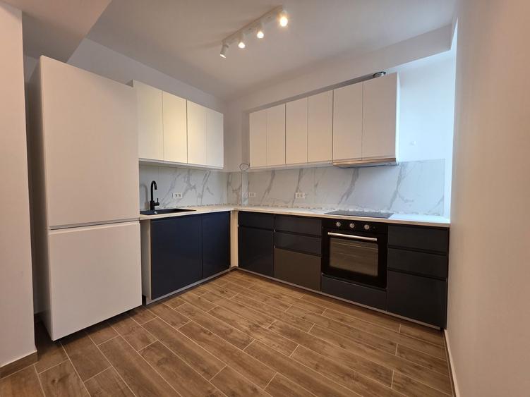 Apartament cu 3 camere în P-ța Universității