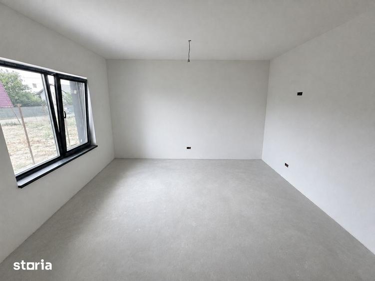 Casă cu 4 camere cu Teren 200 Mp în Holboca