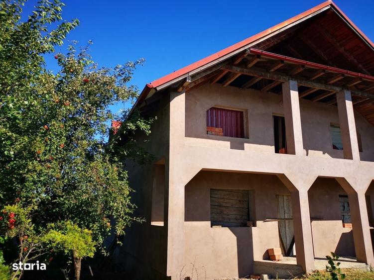 Casă cu 4 camere în Barticești