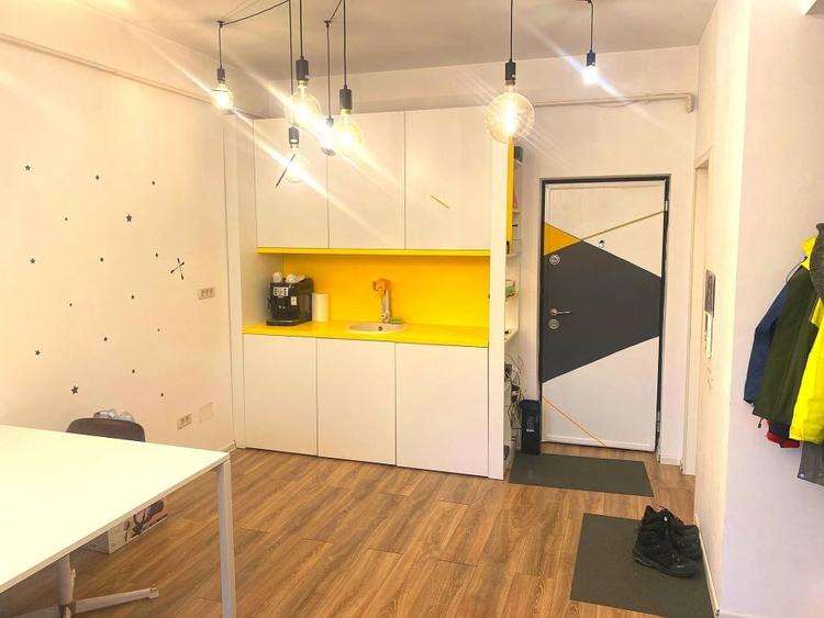 Apartament cu 2 camere semidecomandat, mobilat în Petricani