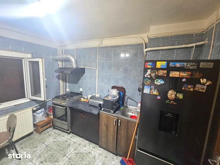 Apartament cu 3 camere decomandat în Aviației