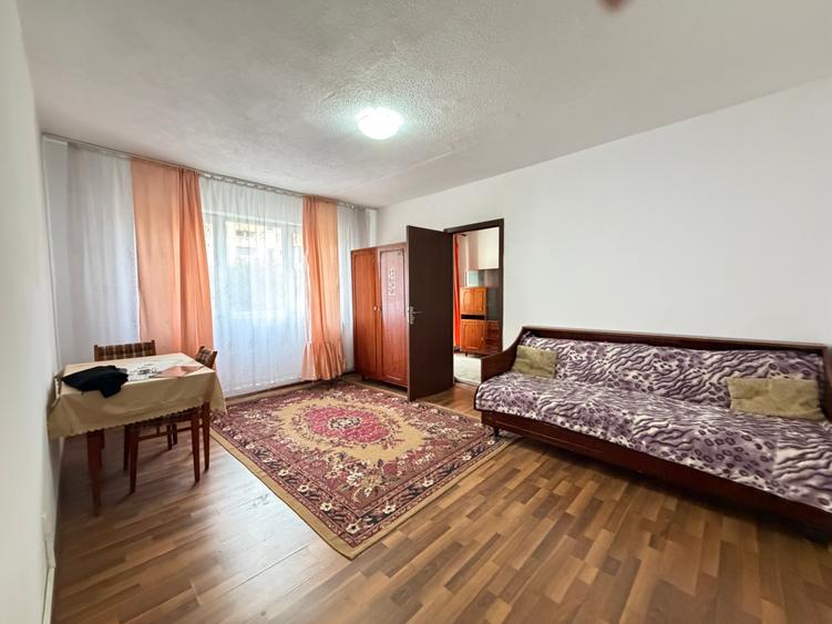 Apartament cu 2 camere semidecomandat în Girocului