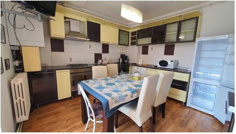 Apartament cu 4 camere decomandat în Zorilor