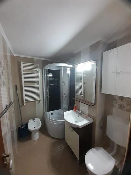 Apartament cu 2 camere semidecomandat în Energiei