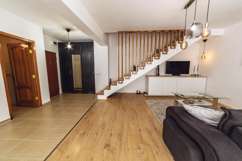 Apartament cu 3 camere decomandat, mobilat în Prelungirea Ghencea
