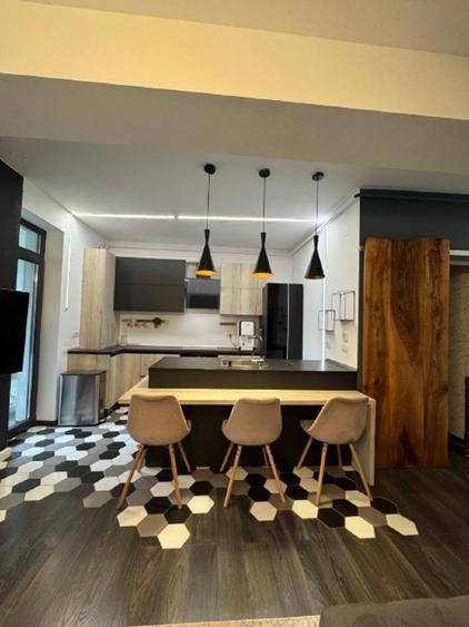 Apartament cu 2 camere decomandat, mobilat în Florilor