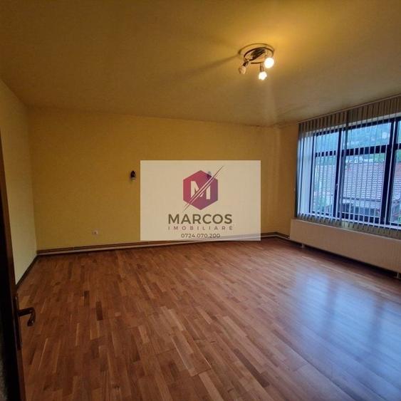 Penthouse cu 7 camere decomandat în Muncitoresc