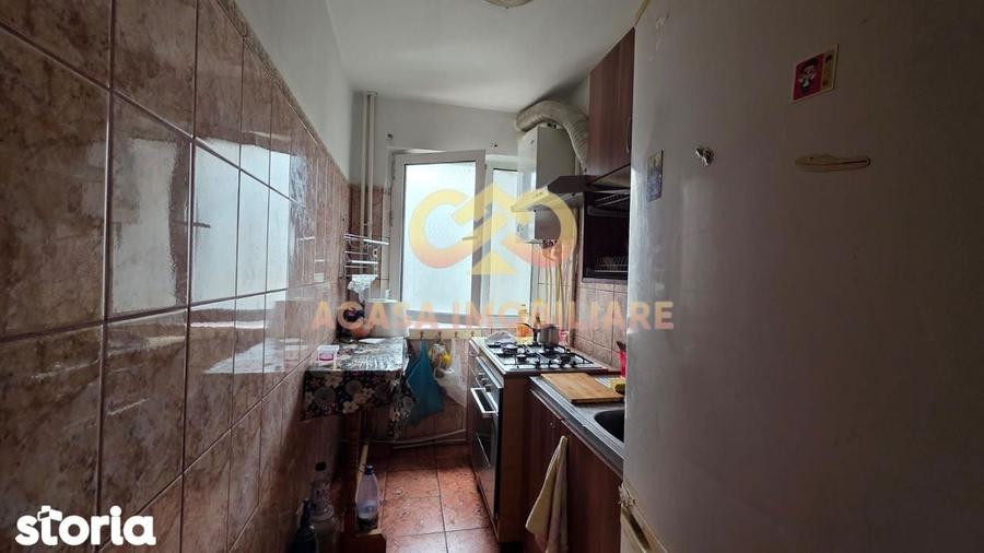 Apartament cu 3 camere semidecomandat în Alexandru cel Bun