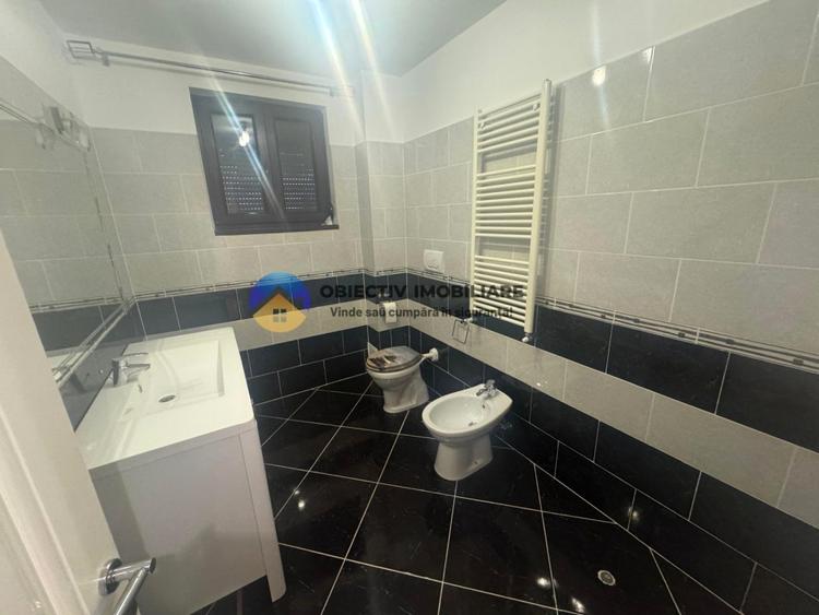 Duplex cu 5 camere cu Canalizare în 1 Mai