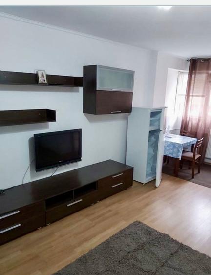Garsonieră decomandată în Costin Georgian