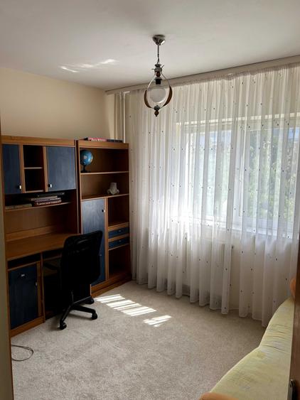 Apartament cu 3 camere decomandat în Eremia