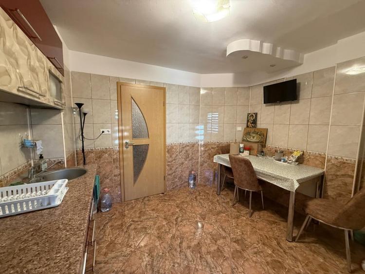 Apartament cu 2 camere semidecomandat în Girocului
