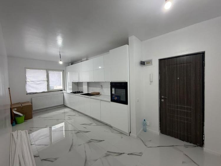 Apartament cu 3 camere semidecomandat în Florești