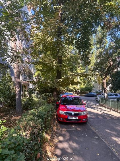 Apartament cu 4 camere decomandat în Rahova