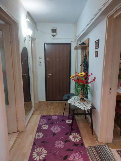 Apartament cu 3 camere decomandat în Faleză