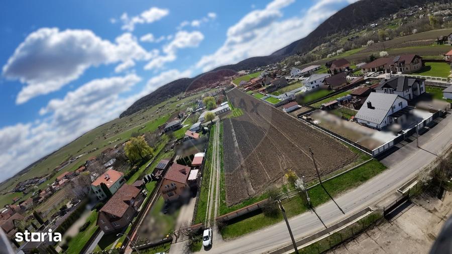 Teren de 10262 mp, în Albești