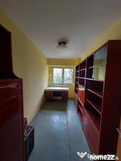 Apartament cu 4 camere decomandat în Pantelimon