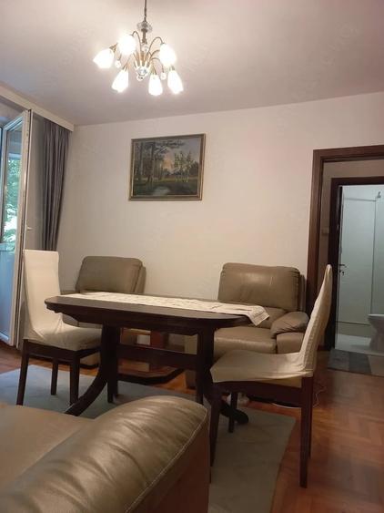 Apartament cu 3 camere semidecomandat în Drumul Taberei