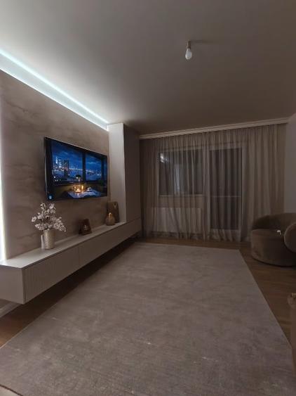 Apartament cu 4 camere semidecomandat, mobilat în Micălaca