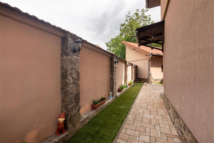 Casă individuală cu 4 camere cu Teren 241 Mp în Cantemir
