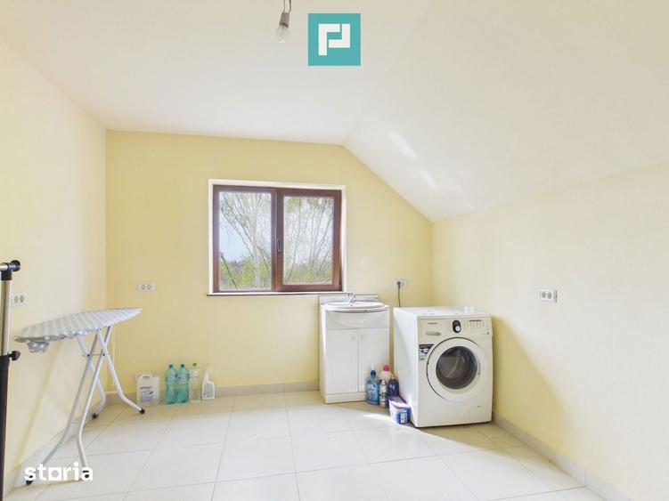 Casă cu 5 camere cu Canalizare în Central