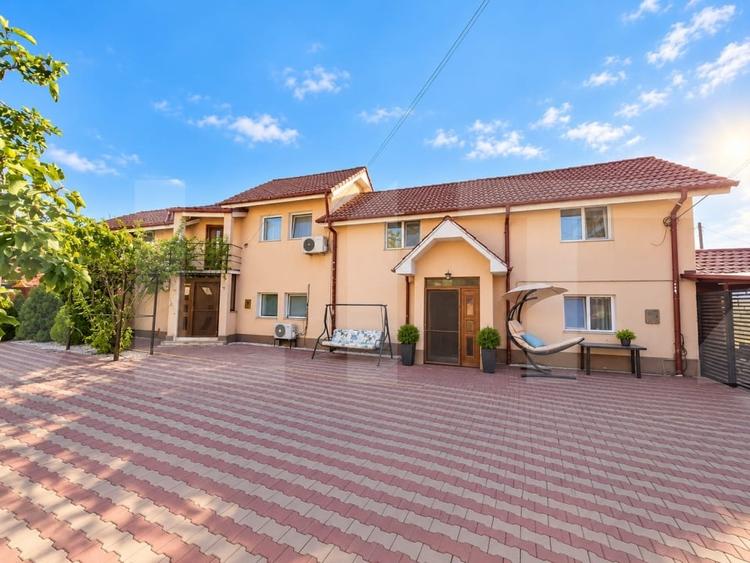 Casă individuală cu 4 camere cu Garaj în Central