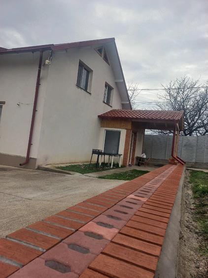 Casă cu Teren 1300 Mp în Leordeni