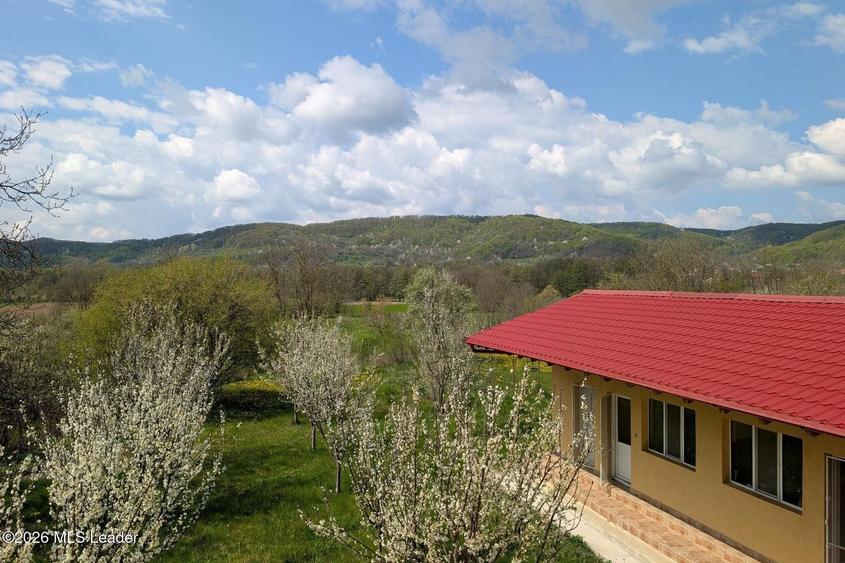 Casă individuală cu 8 camere cu Canalizare în Bălilești