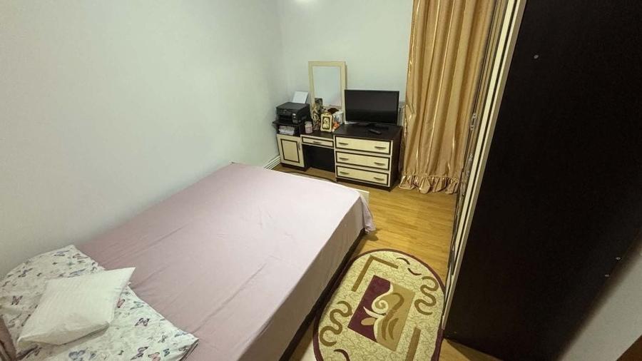 Apartament cu 3 camere decomandat în Exterior Vest