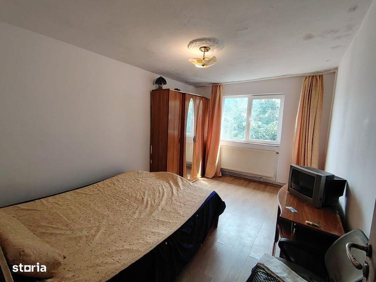 Apartament cu 4 camere nedecomandat în Micro 9