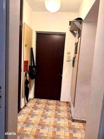 Apartament cu 3 camere semidecomandat în Tineretului