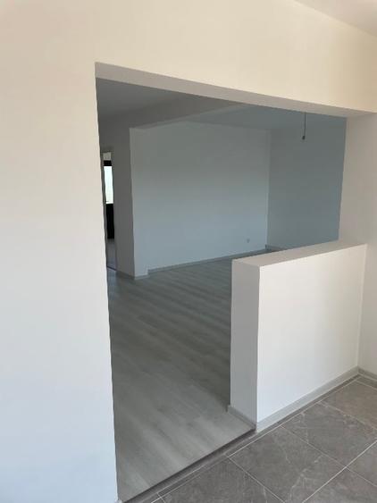 Casă individuală cu 6 camere cu Teren 352 Mp în Valu lui Traian