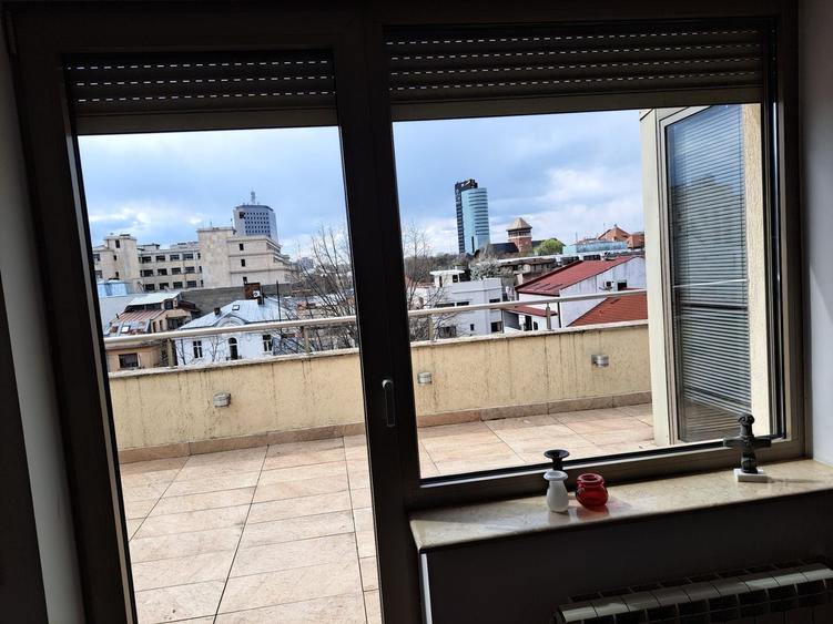 Apartament cu 2 camere semidecomandat în Capitale