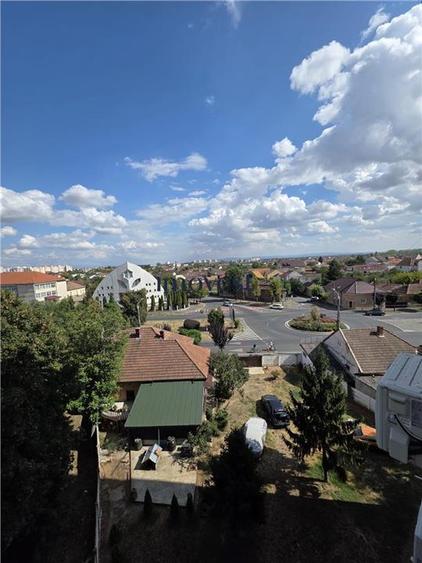 Apartament cu 3 camere decomandat în Cloșca