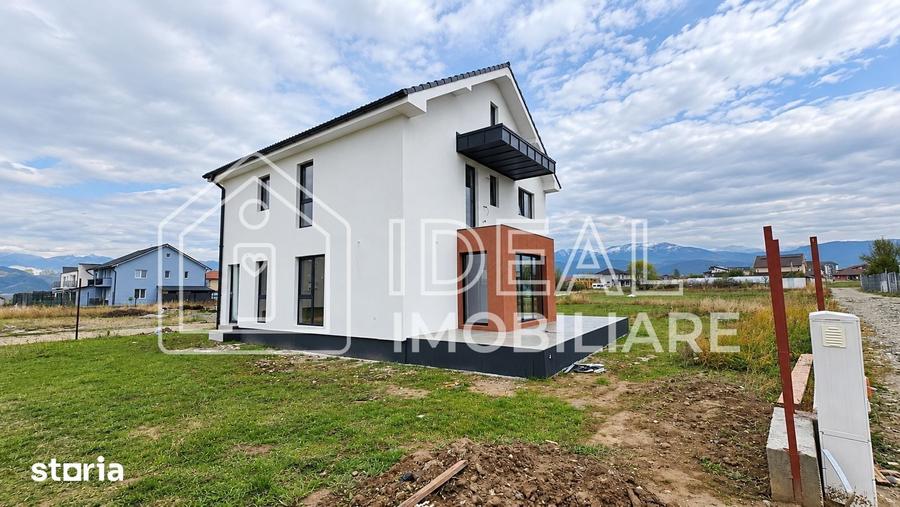 Casă cu 4 camere cu Teren 400 Mp în Central