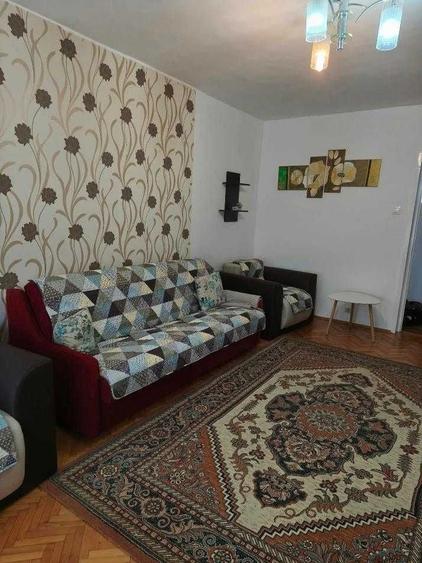 Apartament cu 3 camere decomandat în Pandurilor