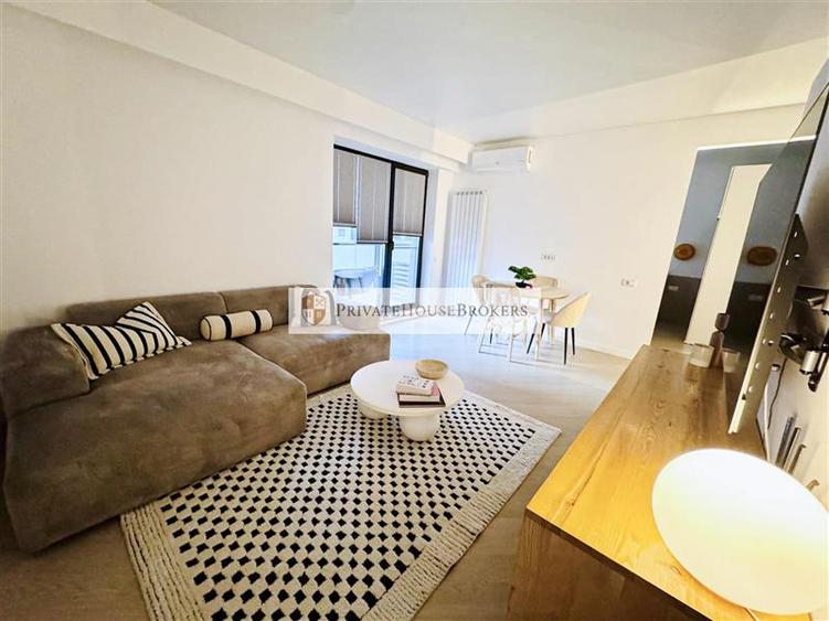 Apartament cu 3 camere semidecomandat, mobilat în Pipera